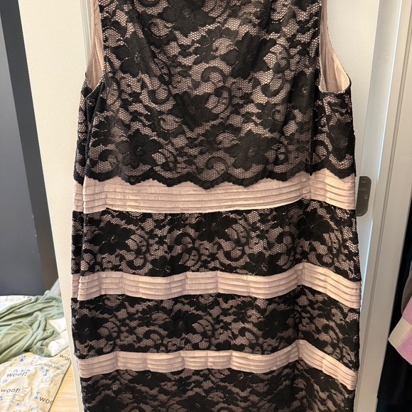 Lace overlay party dress - Picture 3 of 5